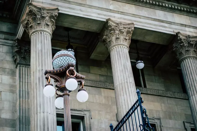 Criminal lawyer courthouse lamp and columns